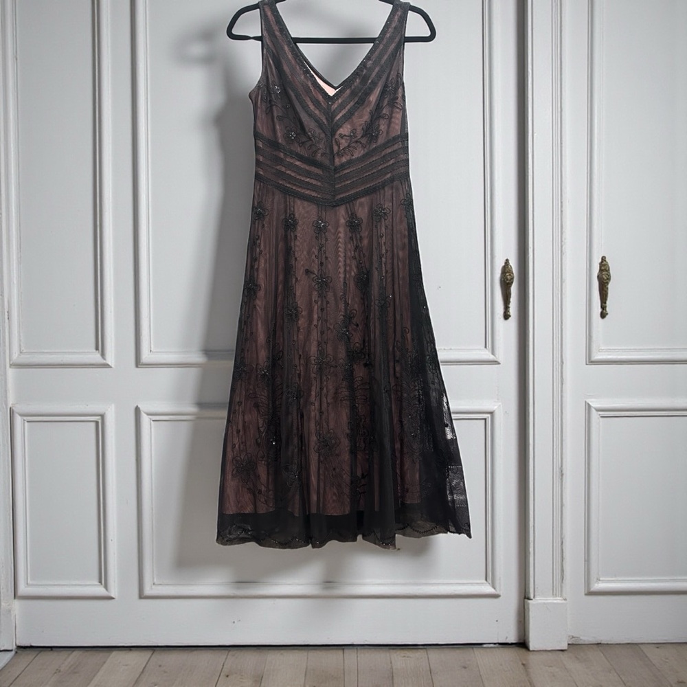 BCBG Maxazria Cocktail Dress.Sz:8
Black Tulle/Pink Lining